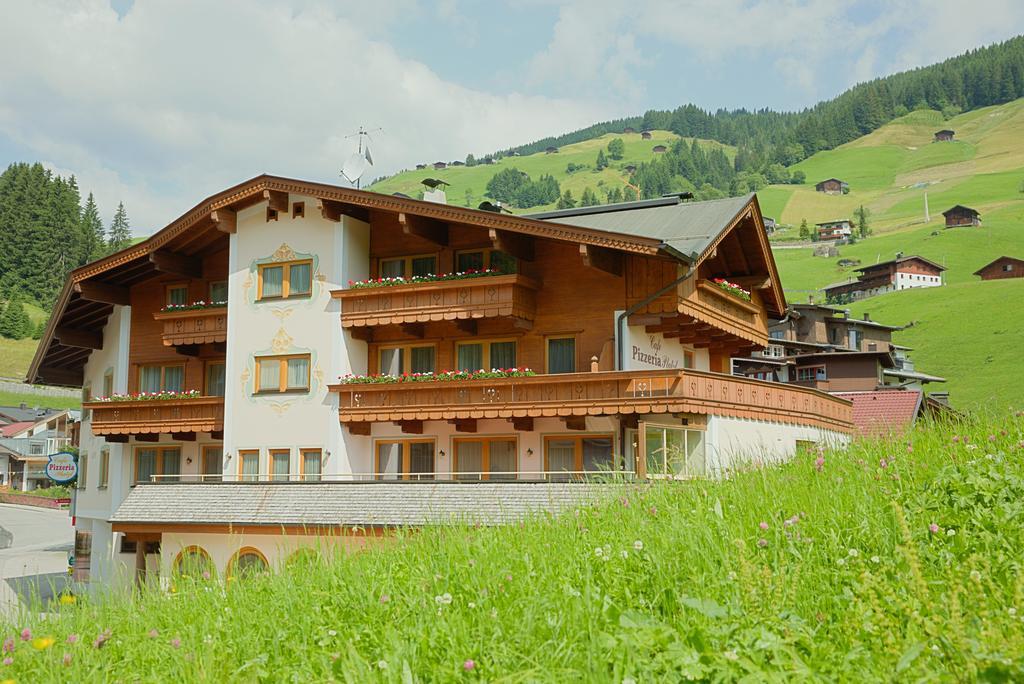 Aparthotel Dorfplatzl Garni トゥクス エクステリア 写真