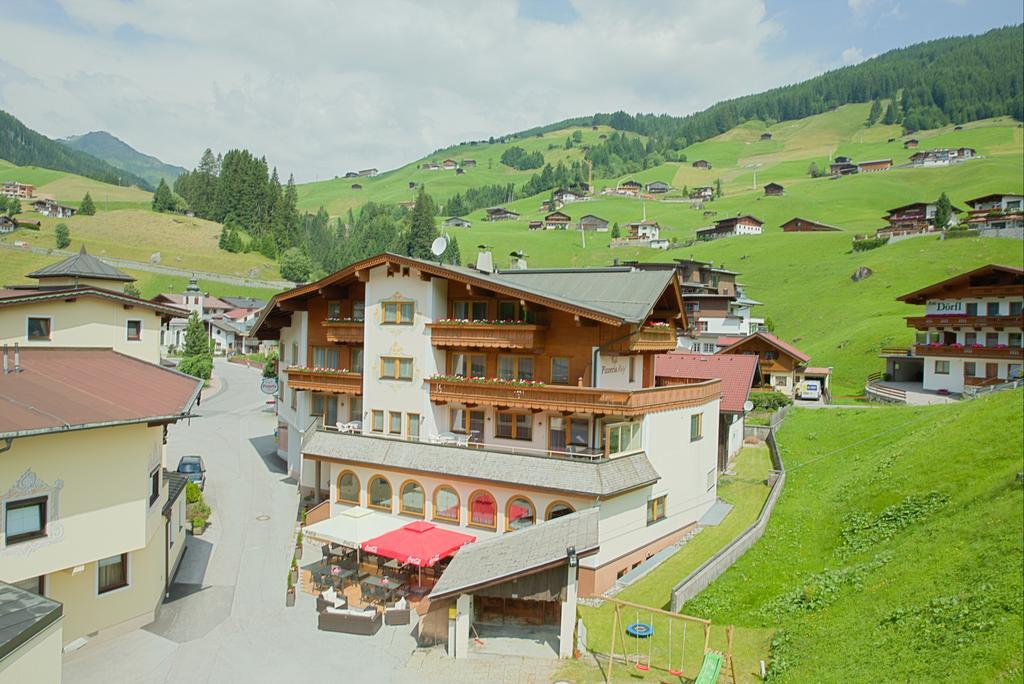 Aparthotel Dorfplatzl Garni トゥクス エクステリア 写真