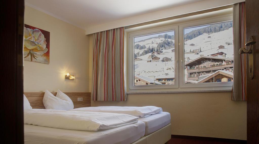 Aparthotel Dorfplatzl Garni トゥクス エクステリア 写真