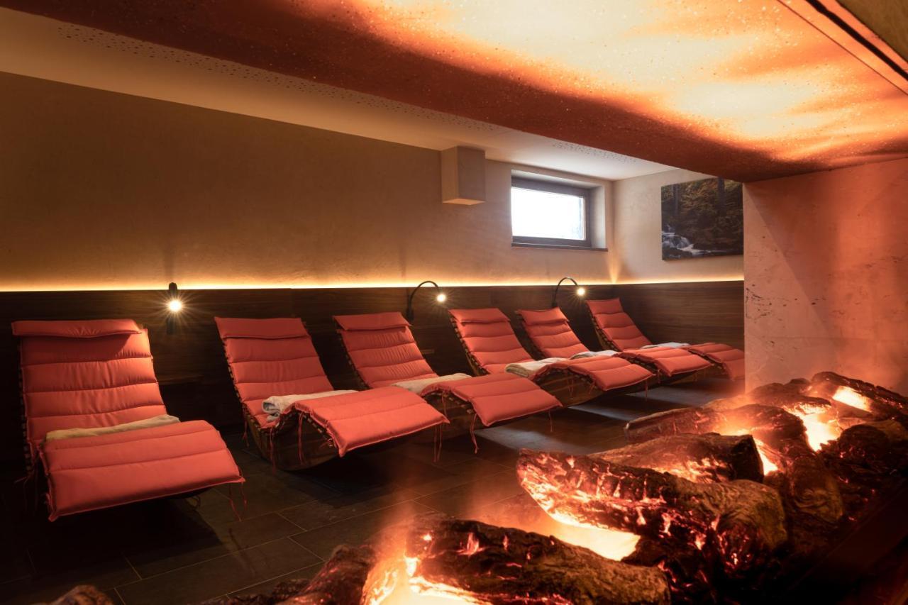 Aparthotel Dorfplatzl Garni トゥクス エクステリア 写真