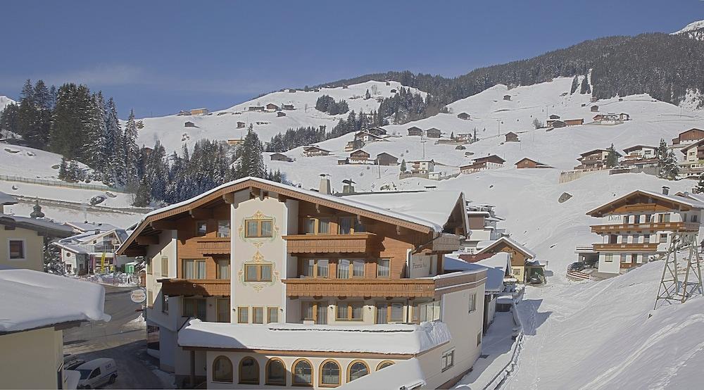 Aparthotel Dorfplatzl Garni トゥクス エクステリア 写真