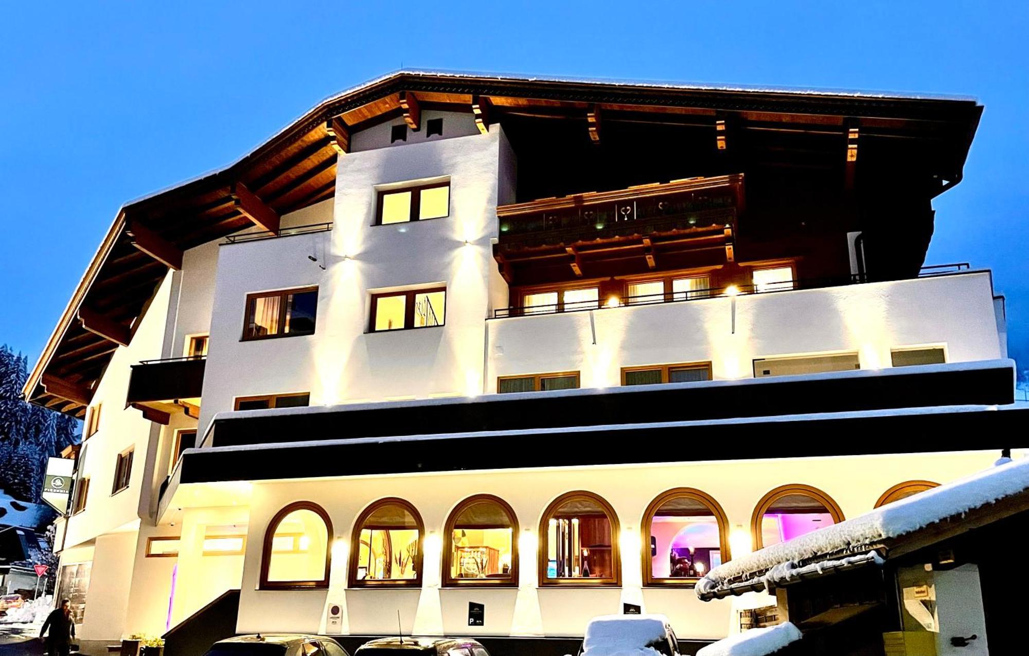 Aparthotel Dorfplatzl Garni トゥクス エクステリア 写真