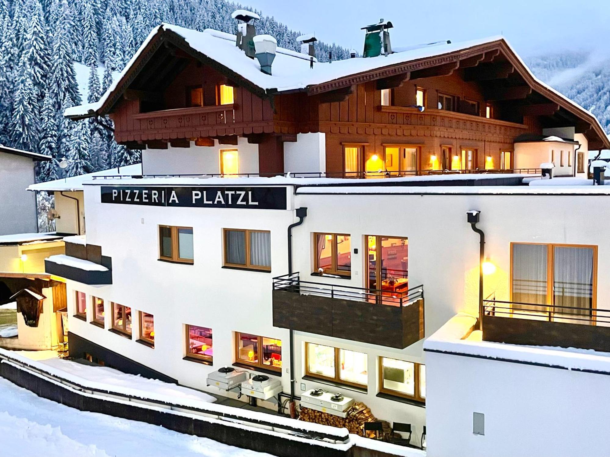 Aparthotel Dorfplatzl Garni トゥクス エクステリア 写真
