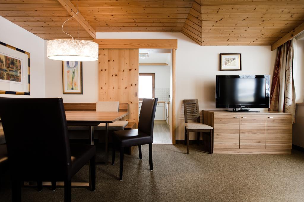 Aparthotel Dorfplatzl Garni トゥクス 部屋 写真