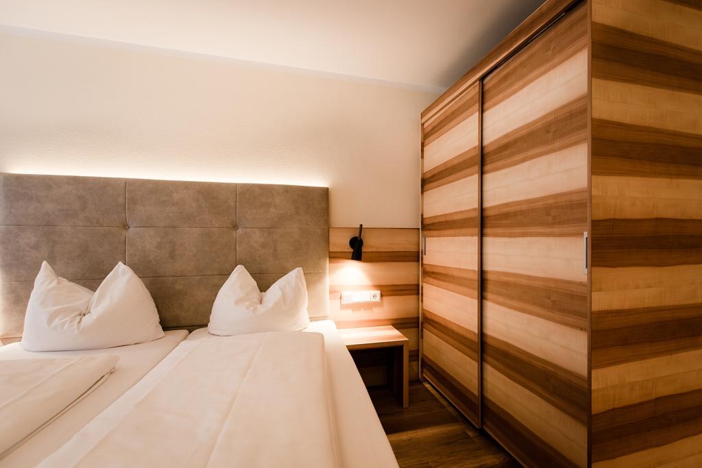 Aparthotel Dorfplatzl Garni トゥクス エクステリア 写真