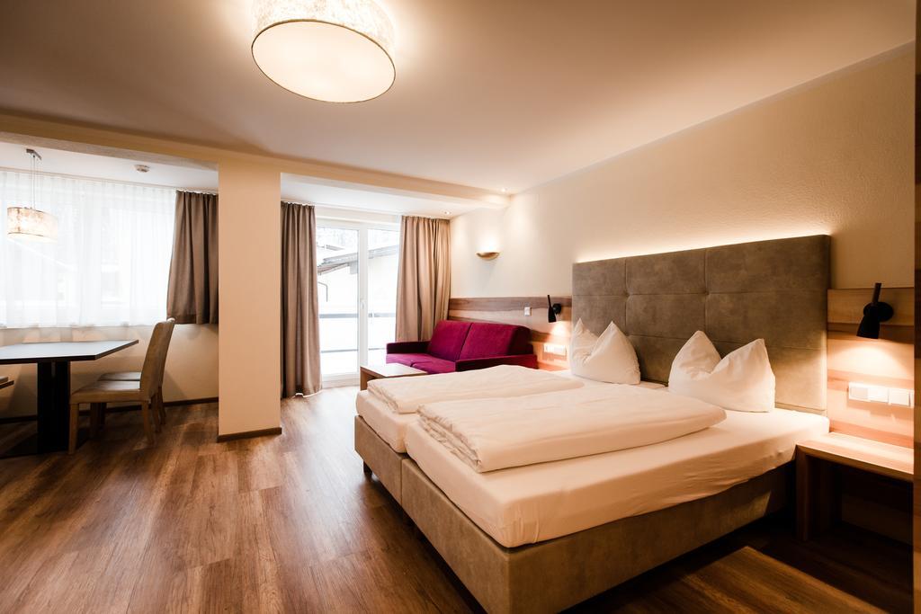 Aparthotel Dorfplatzl Garni トゥクス エクステリア 写真