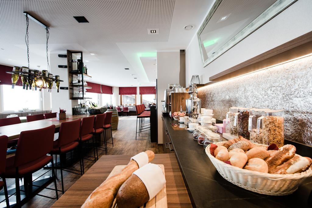 Aparthotel Dorfplatzl Garni トゥクス エクステリア 写真