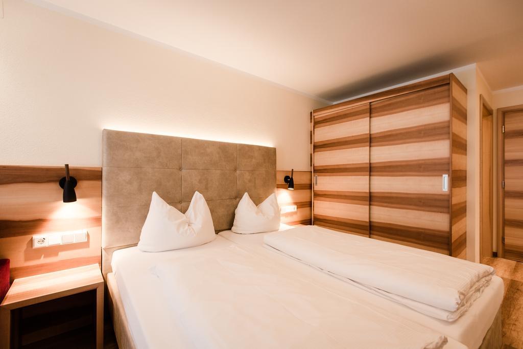 Aparthotel Dorfplatzl Garni トゥクス エクステリア 写真