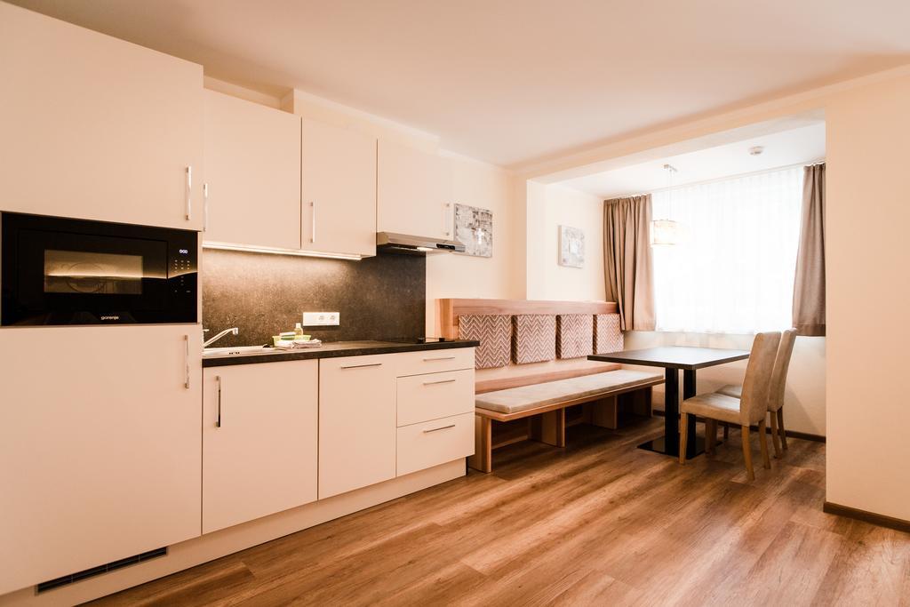 Aparthotel Dorfplatzl Garni トゥクス エクステリア 写真