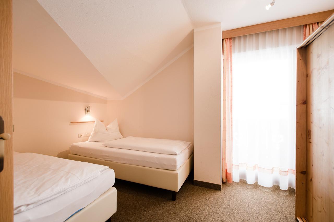 Aparthotel Dorfplatzl Garni トゥクス エクステリア 写真