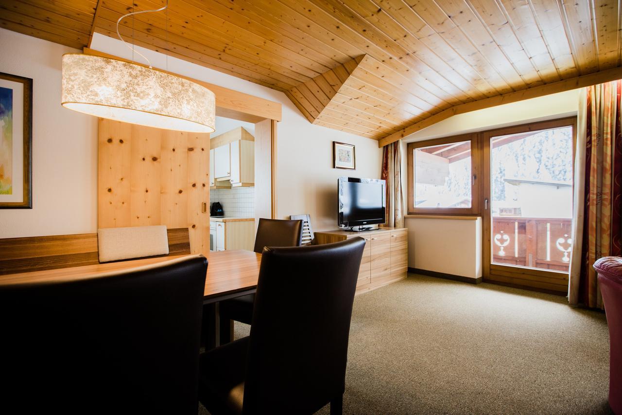 Aparthotel Dorfplatzl Garni トゥクス エクステリア 写真