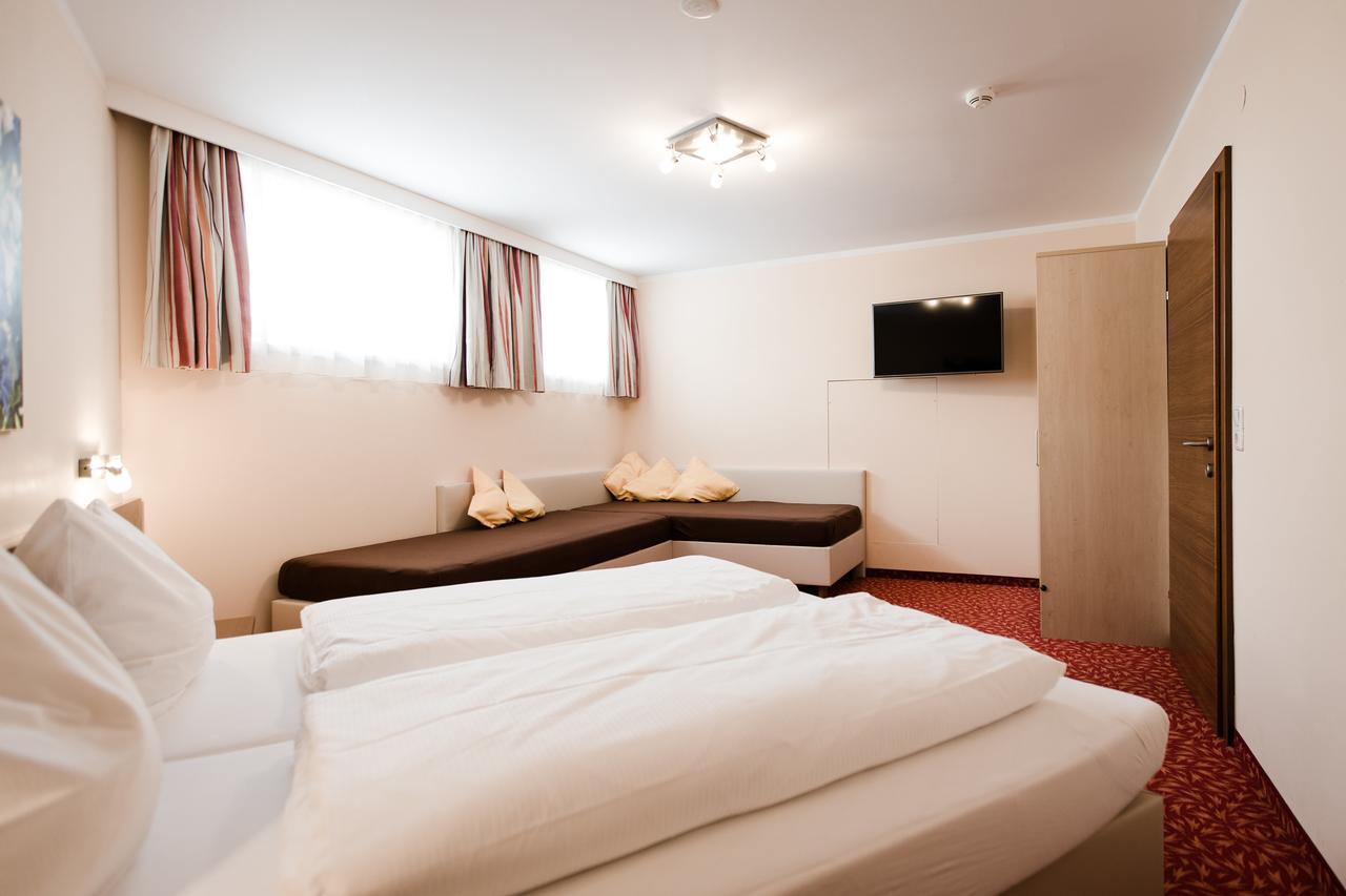 Aparthotel Dorfplatzl Garni トゥクス エクステリア 写真