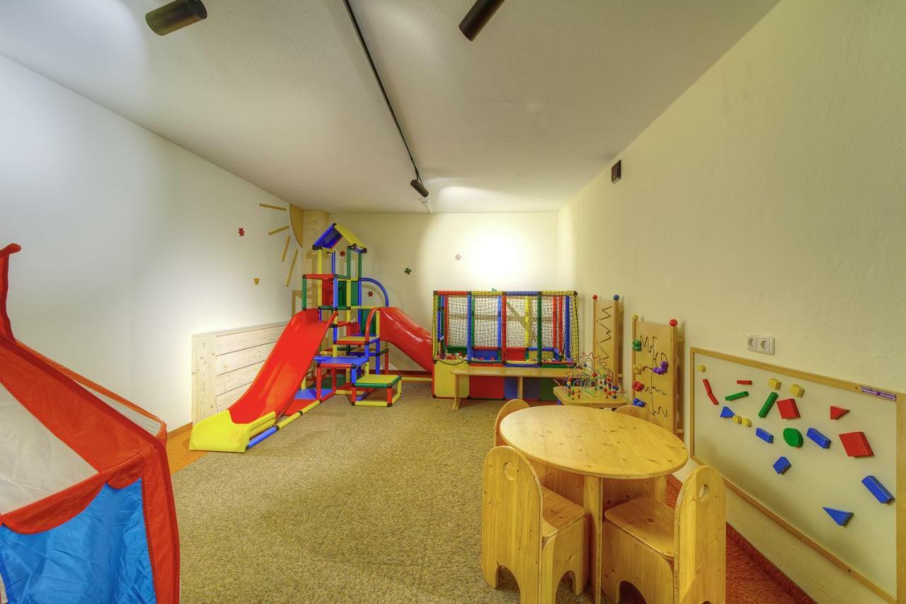Aparthotel Dorfplatzl Garni トゥクス エクステリア 写真