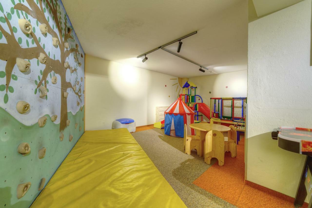 Aparthotel Dorfplatzl Garni トゥクス エクステリア 写真